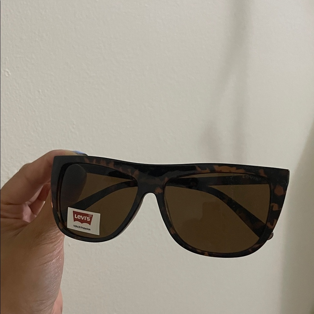 Brand New Levi's Tortoiseshell Sunglasses with Brown Lenses